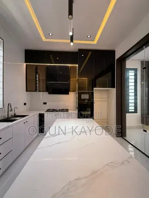 5bdrm Duplex in Gra for sale