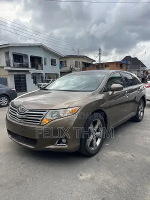 Toyota Venza XLE 2010 Gold