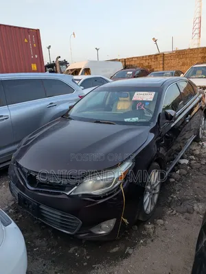 Toyota Avalon XLE Sedar FWD (3.5L 6cyl 6A) 2013 Red