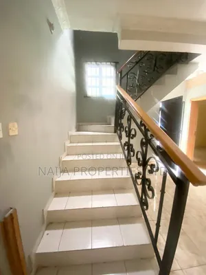 4bdrm Townhouse / Terrace in Lekki Phase 1 Right for rent