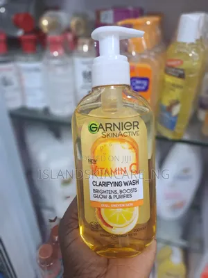 Garnier Vitamin C Clarifying Face Wash 200ml