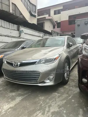Toyota Avalon XLE 4dr Sedan (3.5L 6cyl 6A) 2014 Gold
