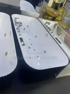 Black and White Single Acrylic Jacuzzi Set With Silver Accessories