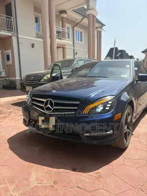 Mercedes-Benz C300 2013 Blue