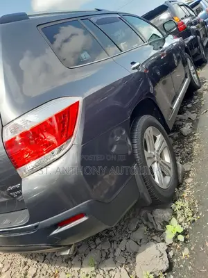Toyota Highlander Limited 2012 Gray