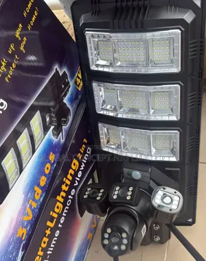 Interesting Triple Lens St Light With Camera