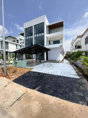 5bdrm Duplex in Estate, Ikate for sale