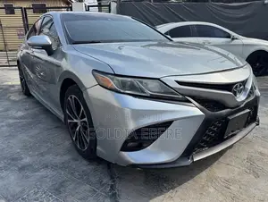 Toyota Camry 2018 Silver