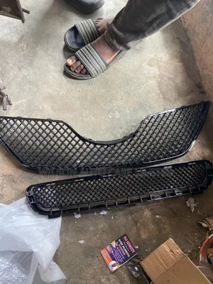 Front Grill Up and Down Camry 2010