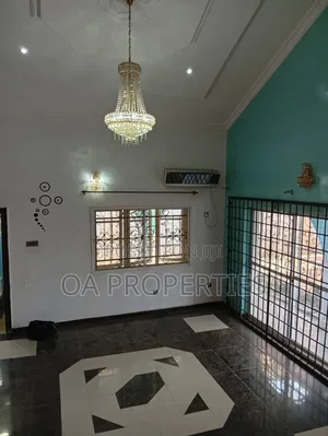 5bdrm Duplex in Sharp Corner, for rent