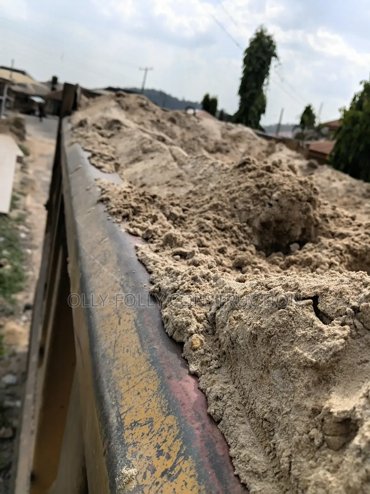 Sharp Sand , Granite,Gutter Sand at Good Rates