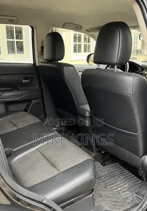 Mitsubishi Outlander SE 4dr SUV (2.4L 4cyl CVT) 2015 Black