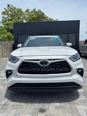 Toyota Highlander XLE AWD 2024 White