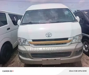 Toyota HiAce 2018 White