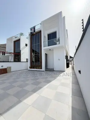 5bdrm Duplex in Chevron for sale