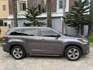 Toyota Highlander Limited Platinum 4dr SUV (3.5L 6cyl 6A) 2014 Gray