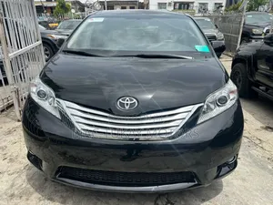 Toyota Sienna XLE 8 Passenger (3.5L 6cyl 8A) 2017 Black
