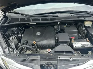 Toyota Sienna XLE 8 Passenger (3.5L 6cyl 8A) 2017 Black