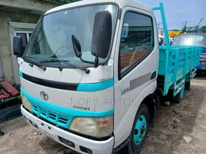 Toyota Dyna 200 2005 White