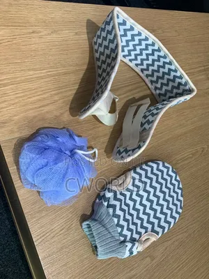 3-Piece Exfoliating Bath Set With Back Scrubber