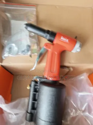 Pneumatic Rivet Gun