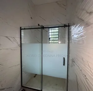 Black N Shower Cubicle