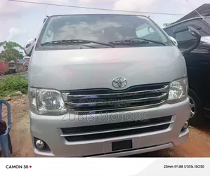 Toyota HiAce 2010 Silver