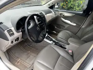 Toyota Corolla 2011 Silver