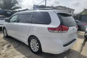 Toyota Sienna 2013 White