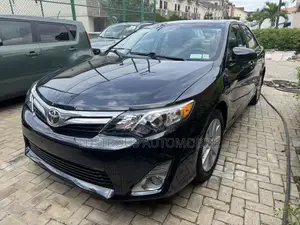Toyota Camry XLE 4dr Sedan (2.5L 4cyl 6A) 2012 Gray