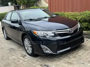 Toyota Camry XLE 4dr Sedan (2.5L 4cyl 6A) 2012 Gray
