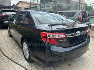 Toyota Camry XLE 4dr Sedan (2.5L 4cyl 6A) 2012 Gray