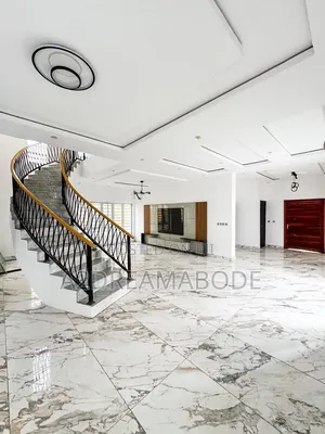 5bdrm Duplex in Chevron for sale