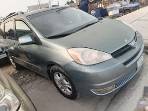 Toyota Sienna 2004 Green
