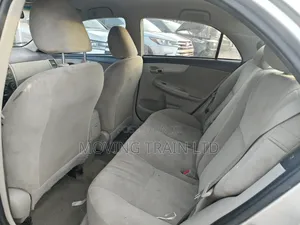 Toyota Corolla LE 4dr Sedan (1.8L 4cyl 4A) 2012 Silver