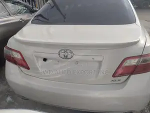 Toyota Camry XLE V6 4dr Sedan (3.5L 6cyl 6AM) 2007 White