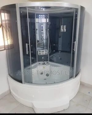High Base Shower Room With Jacuzzi Steam