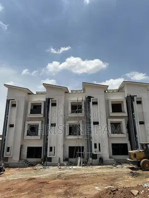 4bdrm Townhouse/Terrace in Uranium, Dawaki for sale