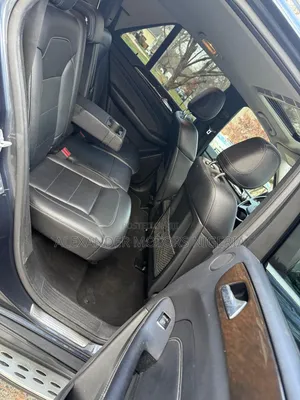 Mercedes-Benz M Class ML350 4MATIC 4dr SUV AWD (3.5L 6cyl 7A) 2015 Gray