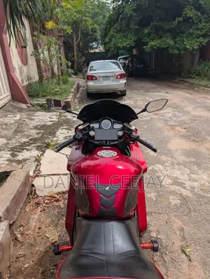Honda VF 2013 Red