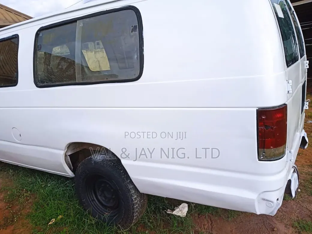 Ford E350 2006 White