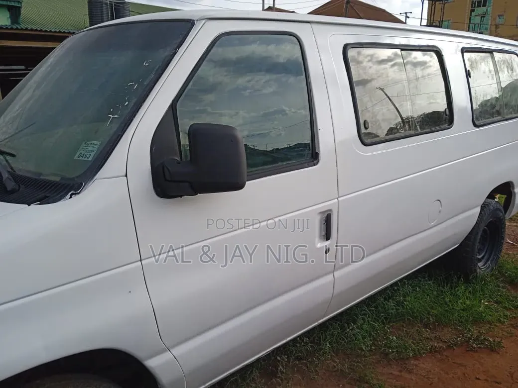 Ford E350 2006 White