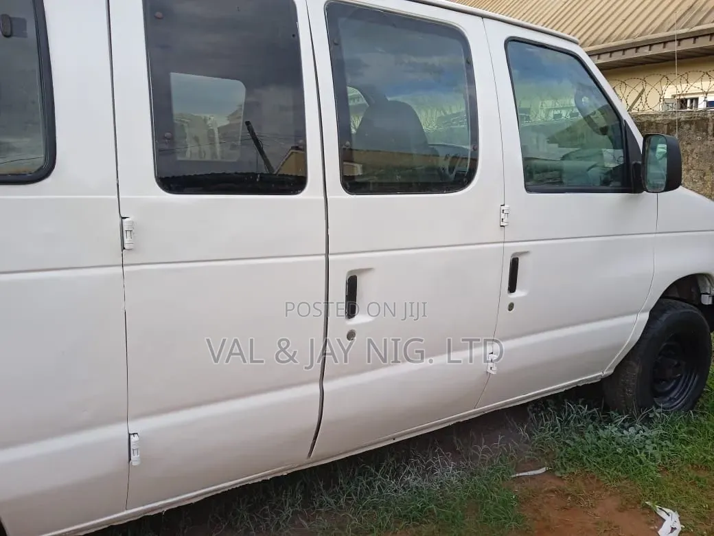 Ford E350 2006 White