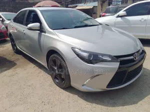 Toyota Camry LE 4dr Sedan (2.5L 4cyl 6A) 2016 Silver