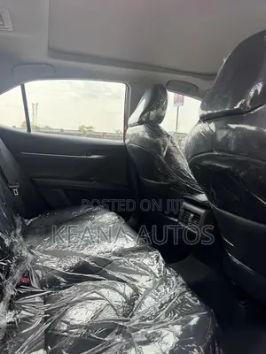 Toyota Camry XLE V6 (3.5L V6 8A) 2019 Maroon
