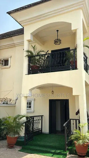 New 4/ 3 Luxury Bedroom Apartment That Allows Movie Shoot and Party