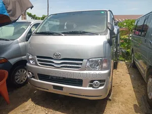 Toyota HiAce 2012 Silver