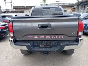 Toyota Tacoma 2018 Black