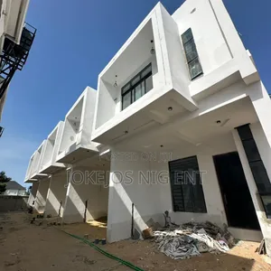 4bdrm Townhouse/Terrace in Orchid Road, Lafiaji for sale