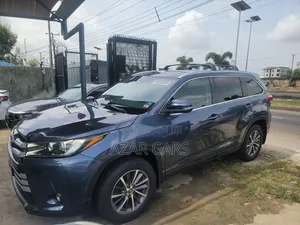 Toyota Highlander XLE 4x4 V6 (3.5L 6cyl 8A) 2017 Blue